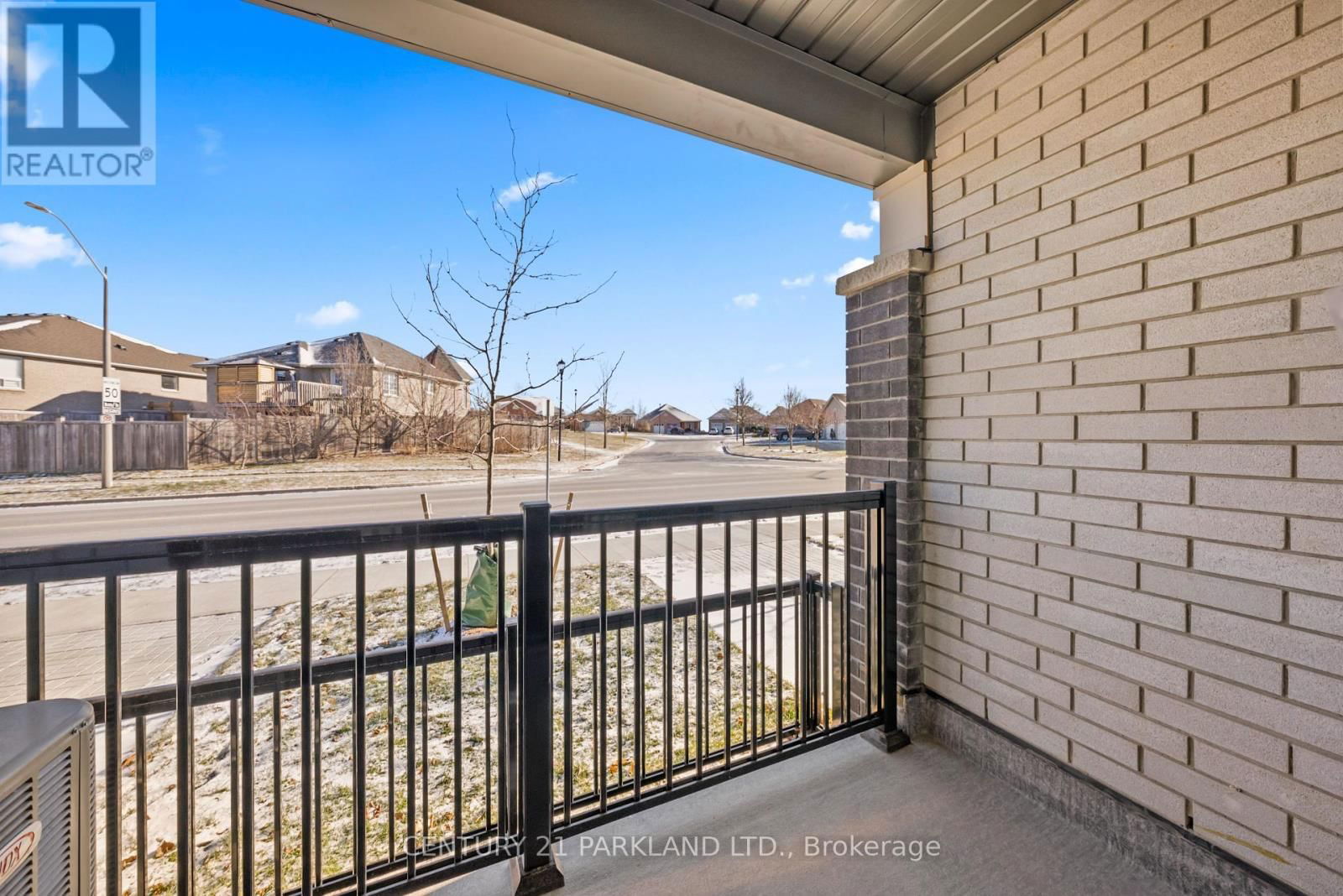 1602 - 160 DENSMORE ROAD Image 3