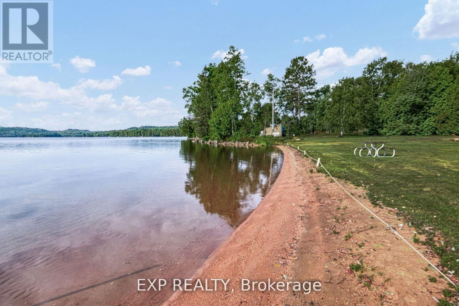 725 LOCHHEAD DRIVE Image 13