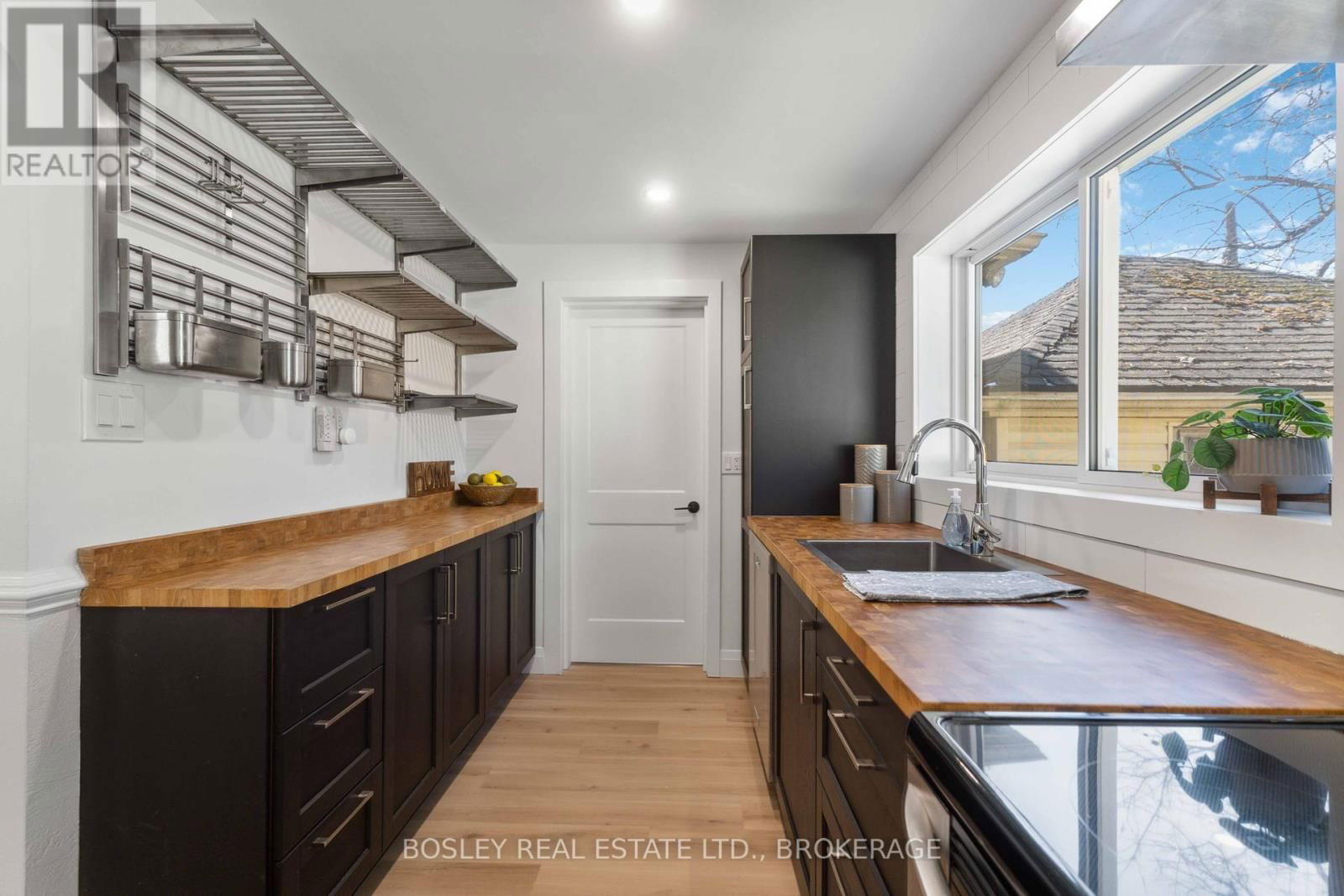 11 GERRARD STREET Image 10