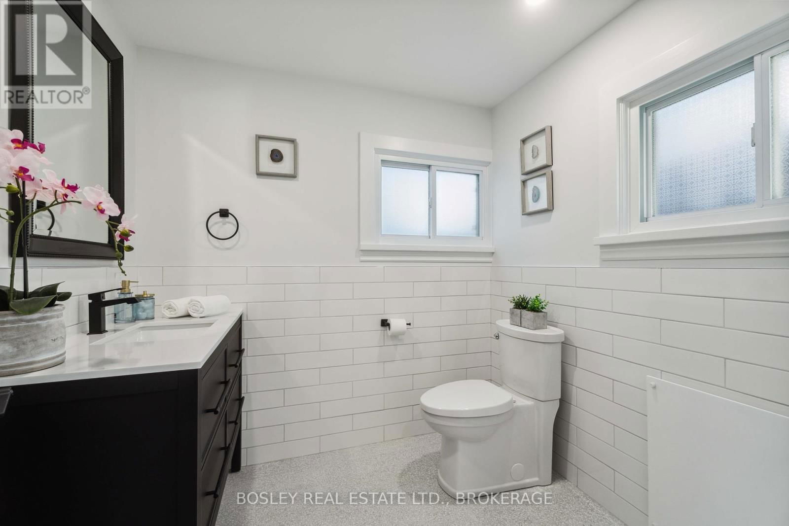 11 GERRARD STREET Image 20