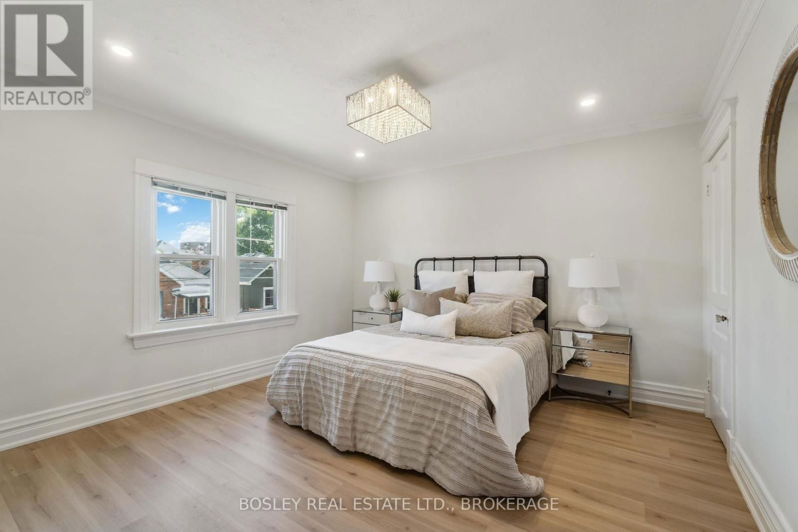 11 GERRARD STREET Image 25