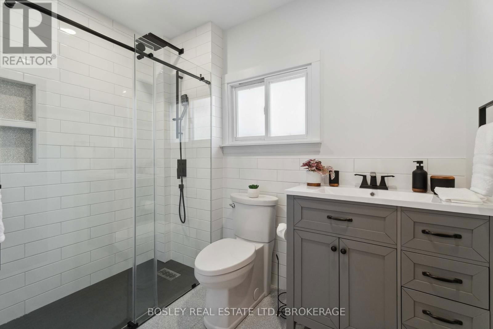 11 GERRARD STREET Image 26