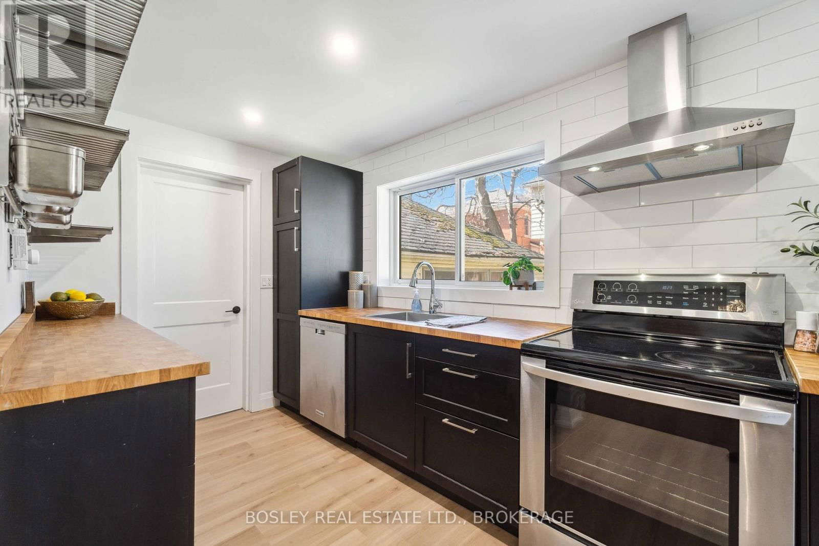 11 GERRARD STREET Image 8