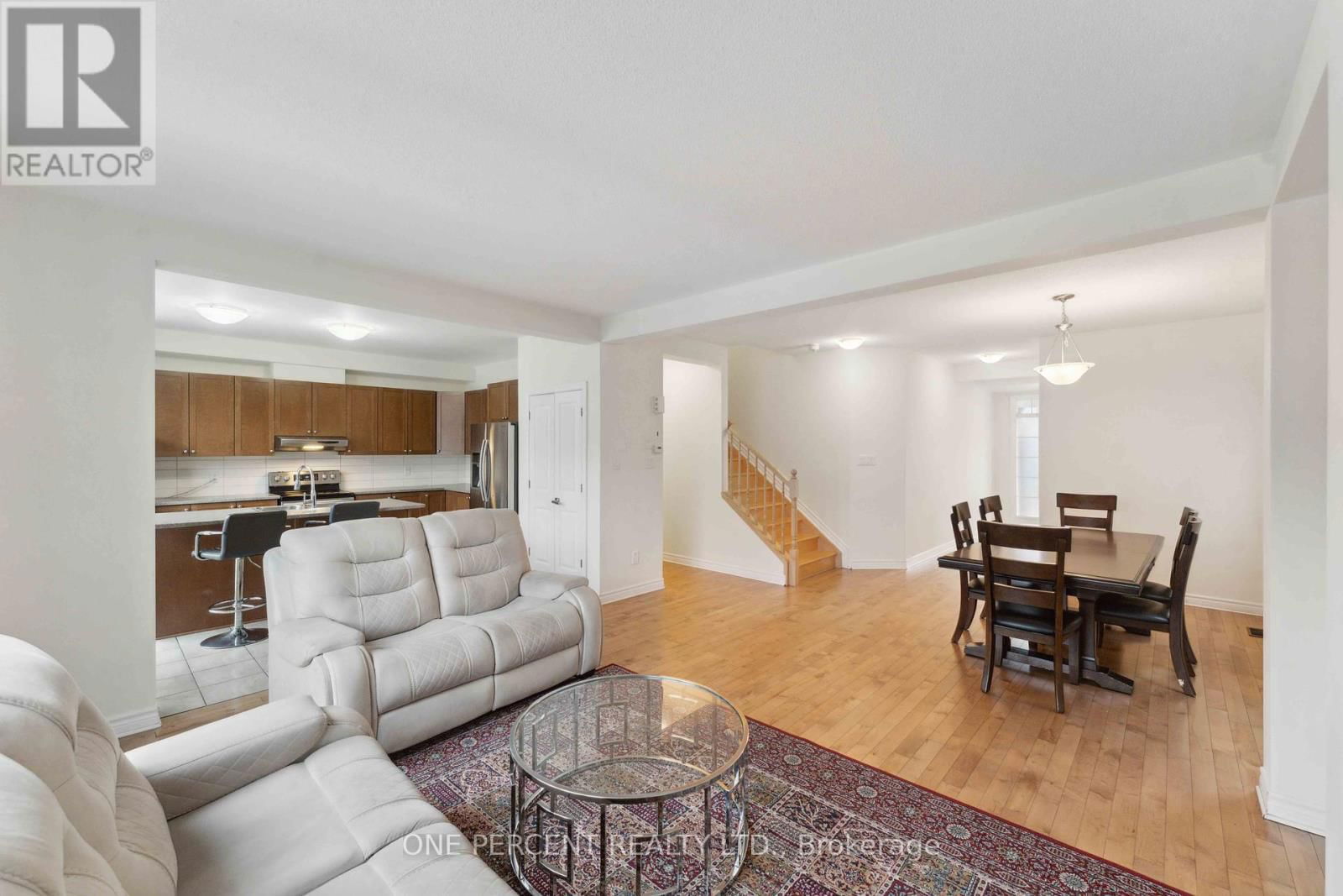 552 GENEVRIERS STREET Image 10