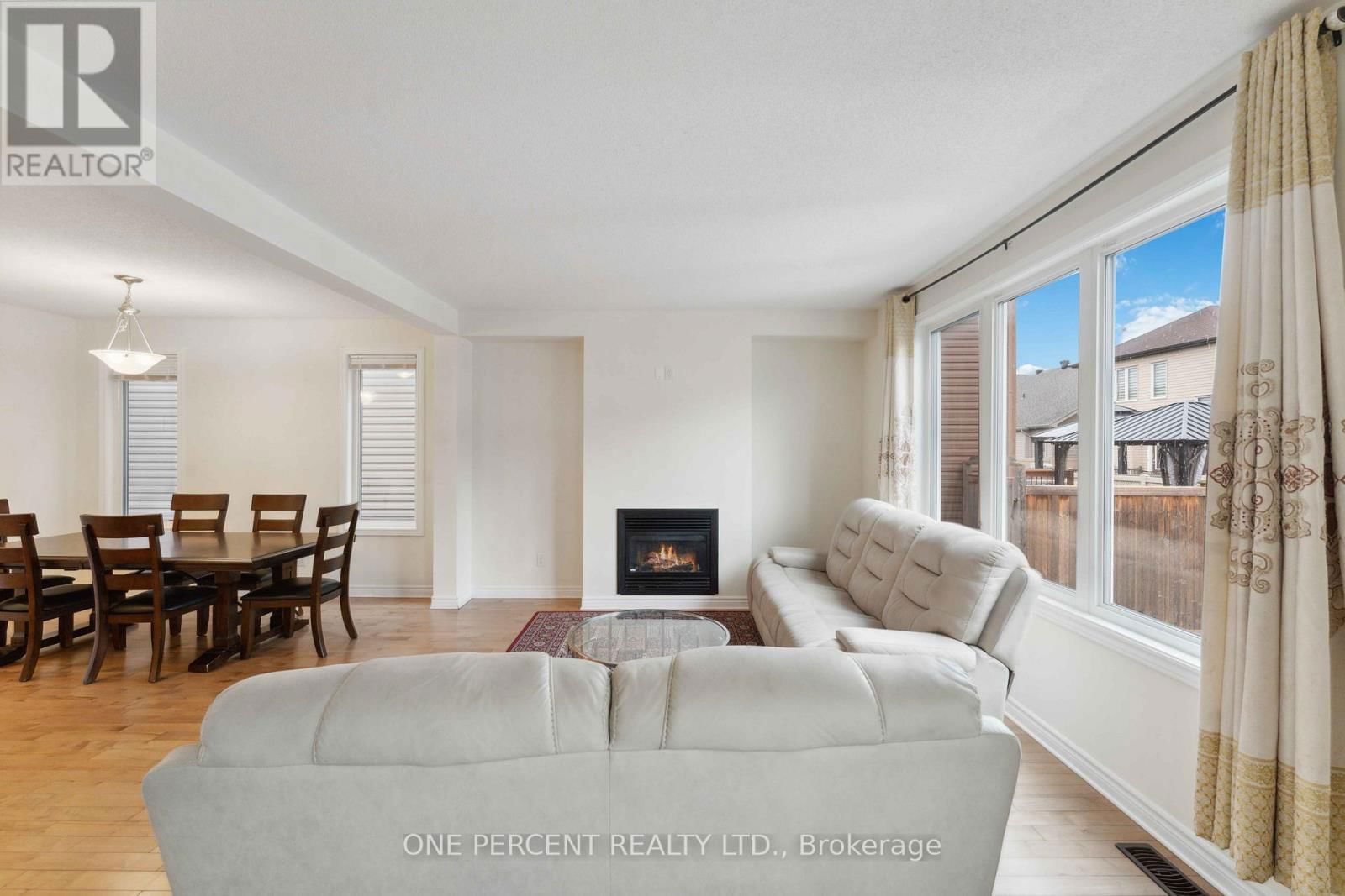 552 GENEVRIERS STREET Image 12