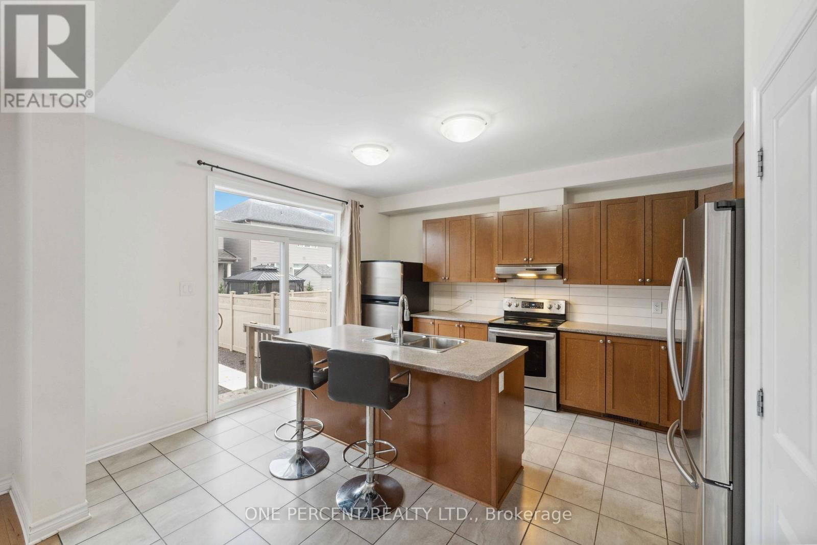 552 GENEVRIERS STREET Image 13