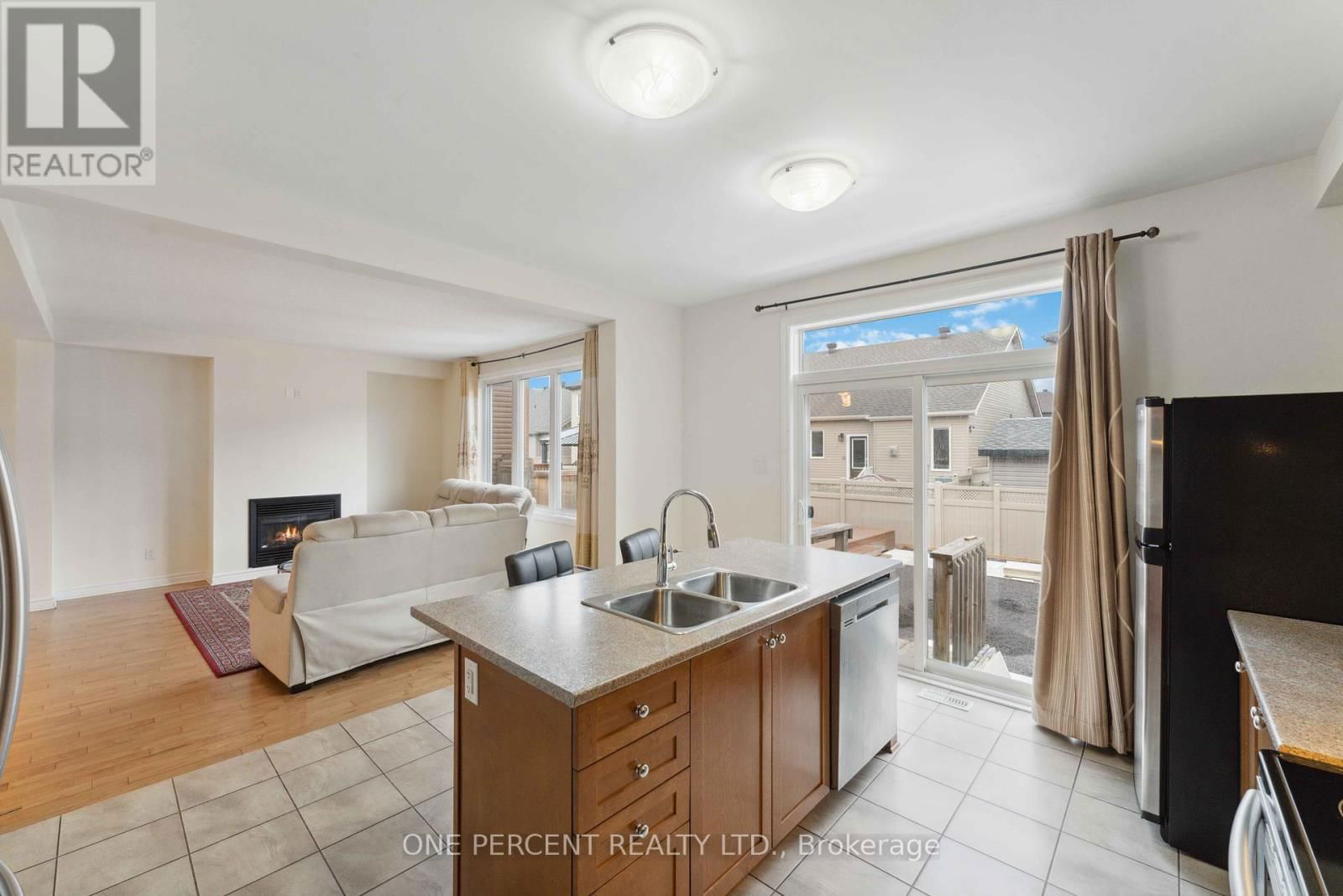 552 GENEVRIERS STREET Image 15
