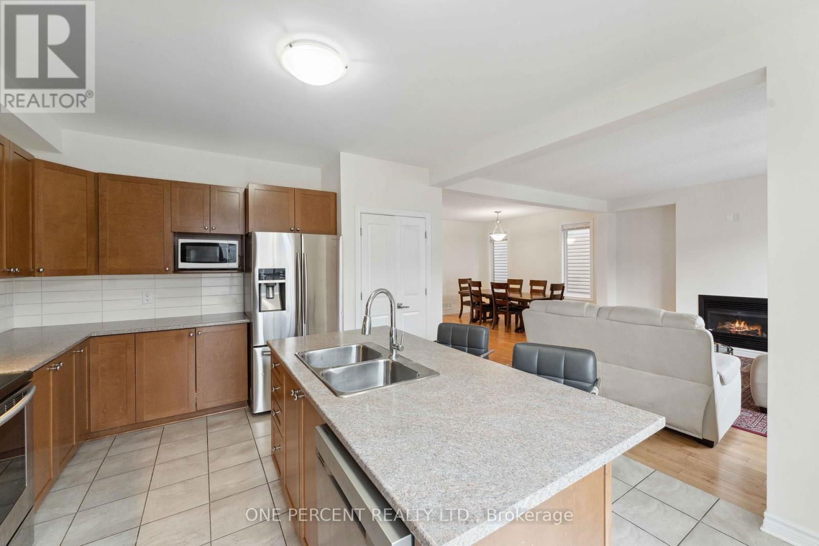 552 GENEVRIERS STREET Image 16