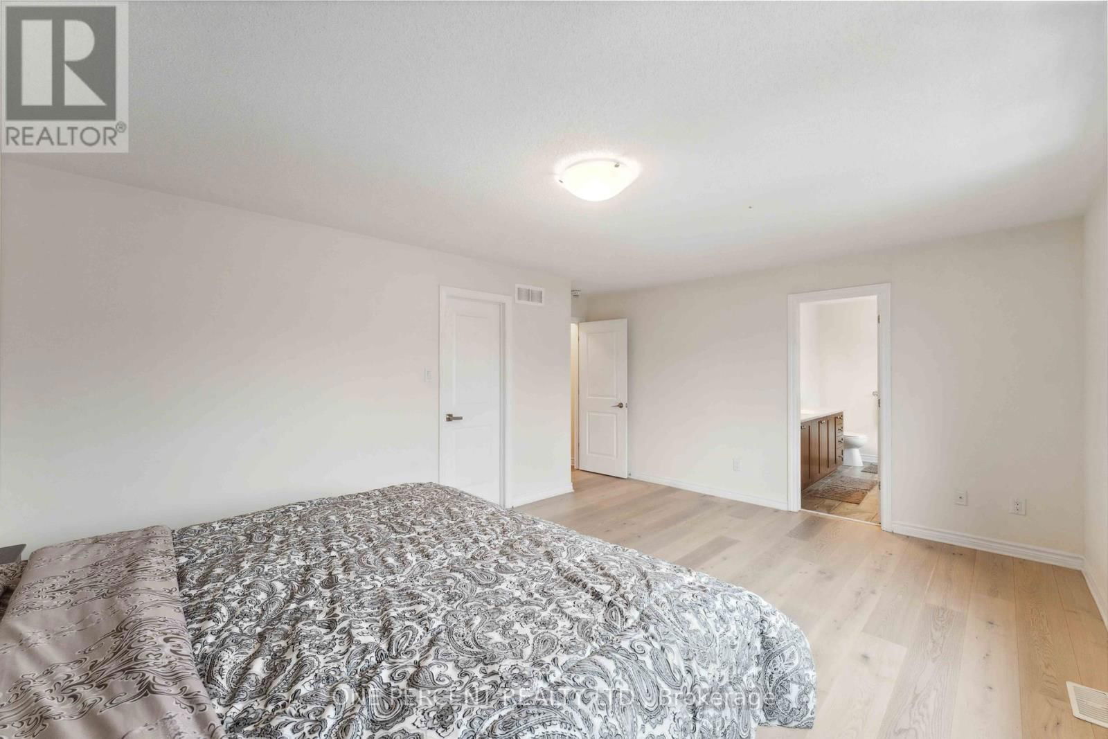 552 GENEVRIERS STREET Image 22