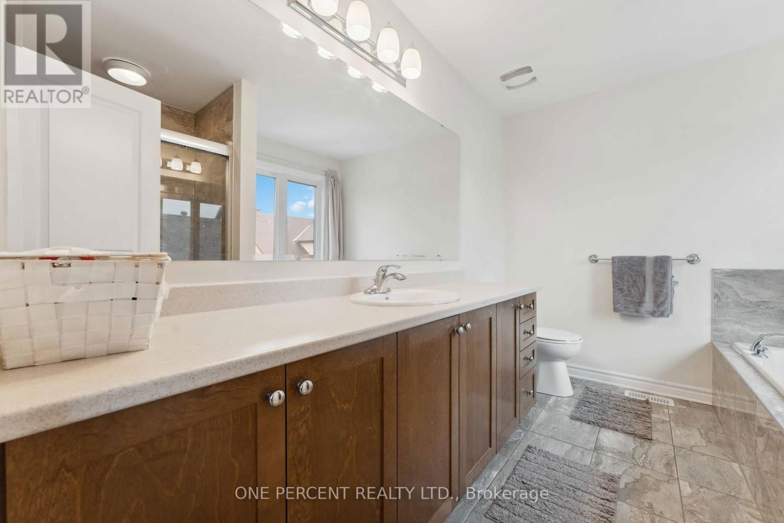 552 GENEVRIERS STREET Image 24