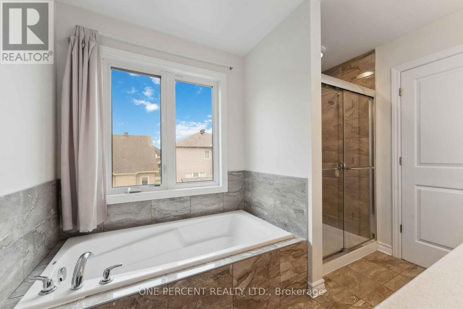 552 GENEVRIERS STREET Image 25