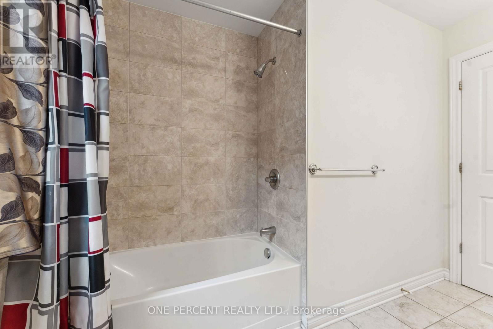 552 GENEVRIERS STREET Image 27