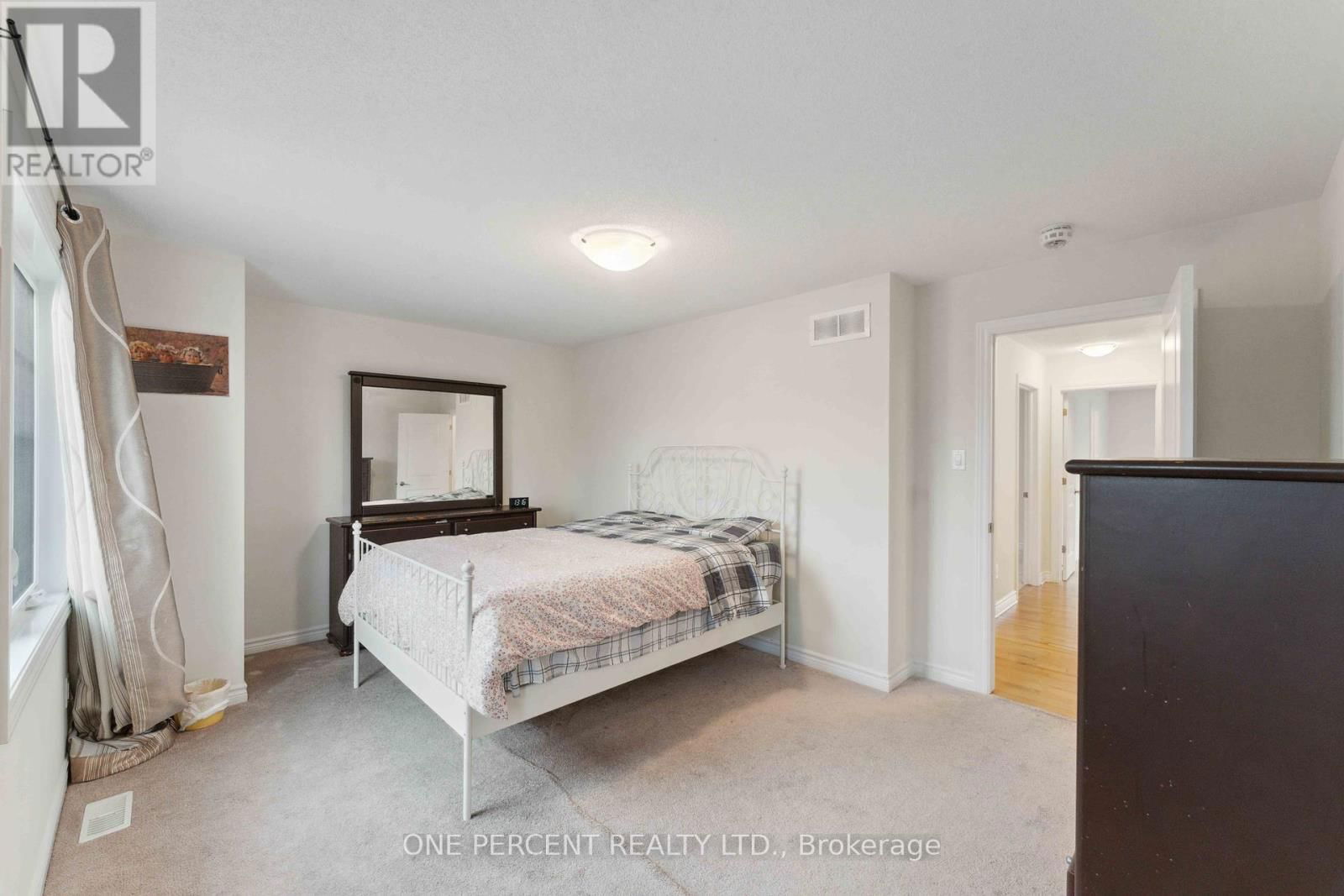 552 GENEVRIERS STREET Image 29