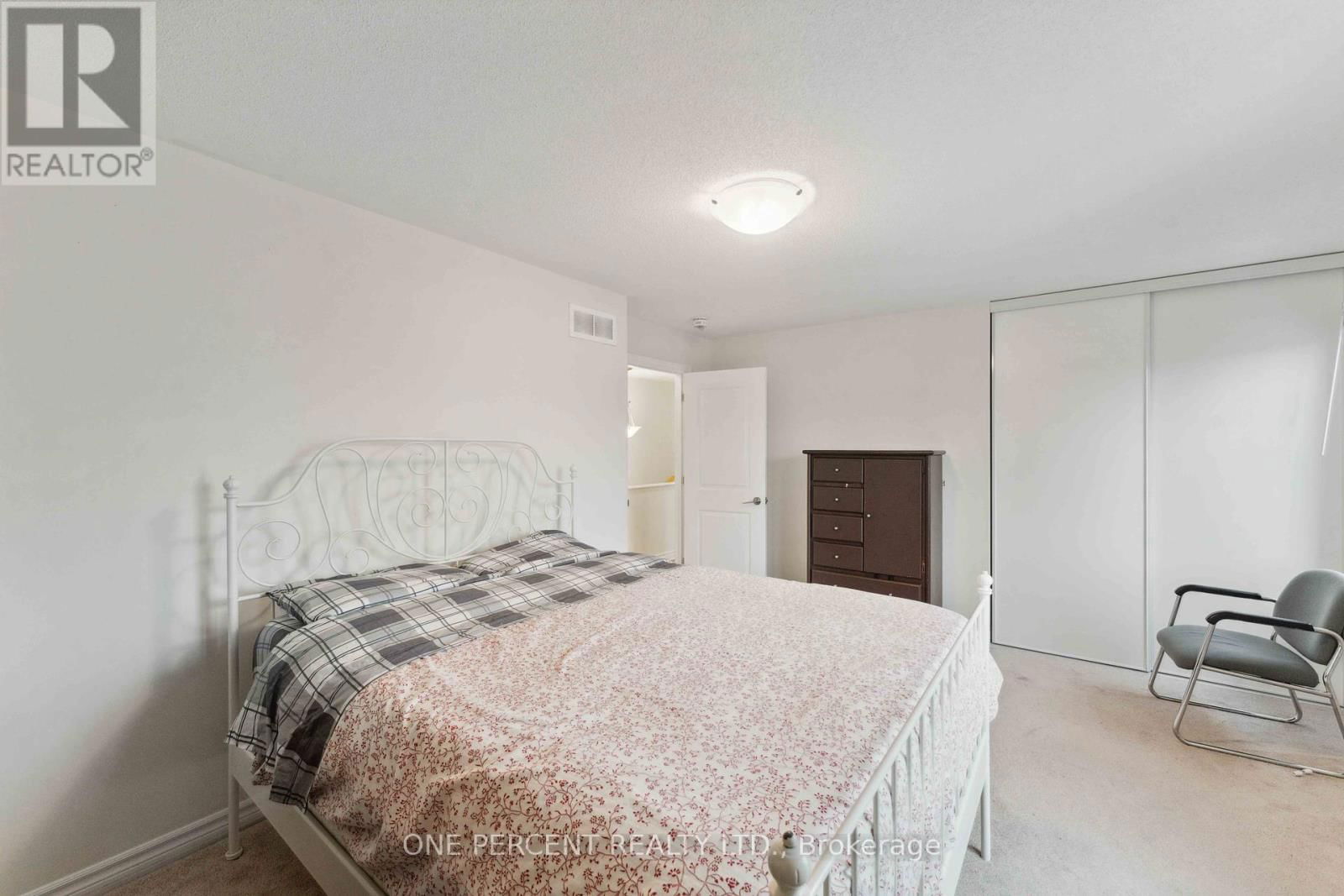 552 GENEVRIERS STREET Image 30
