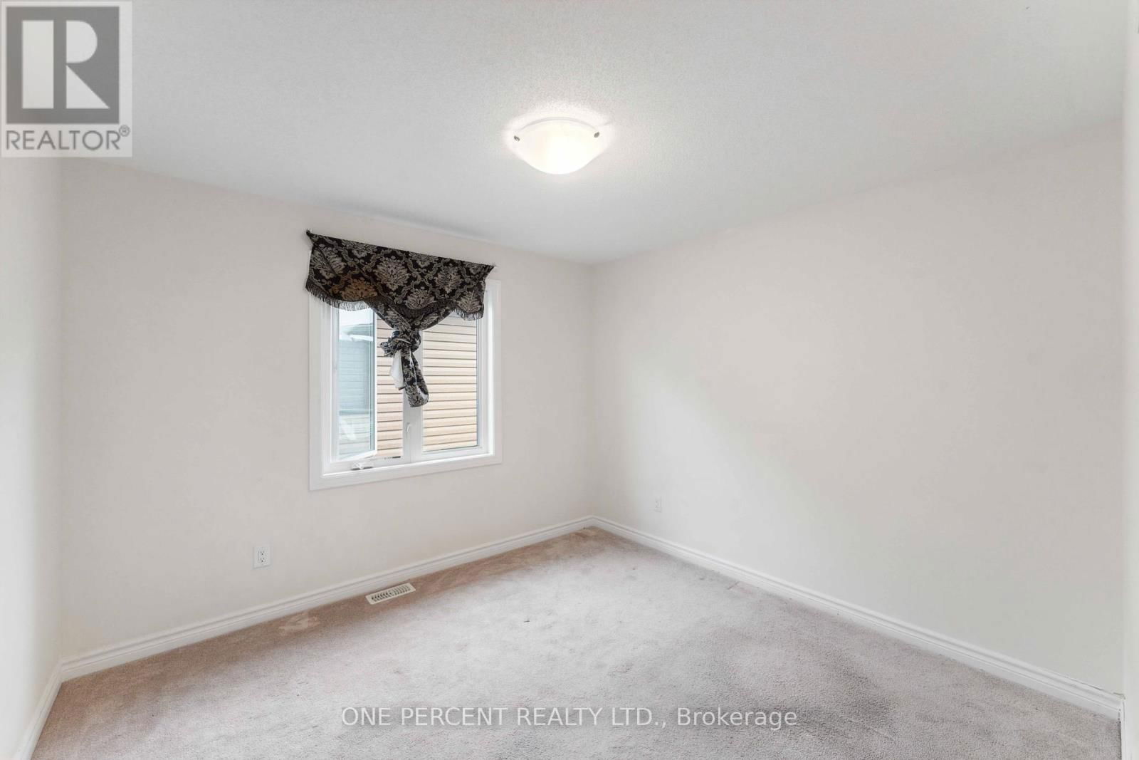 552 GENEVRIERS STREET Image 32