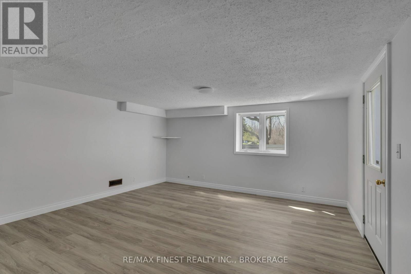 5002 HIGHWAY 2 Image 37