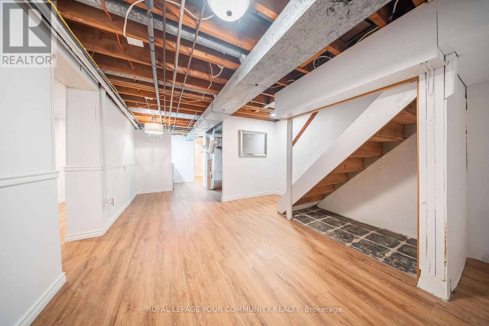32 COLLINGDON DRIVE Image 24