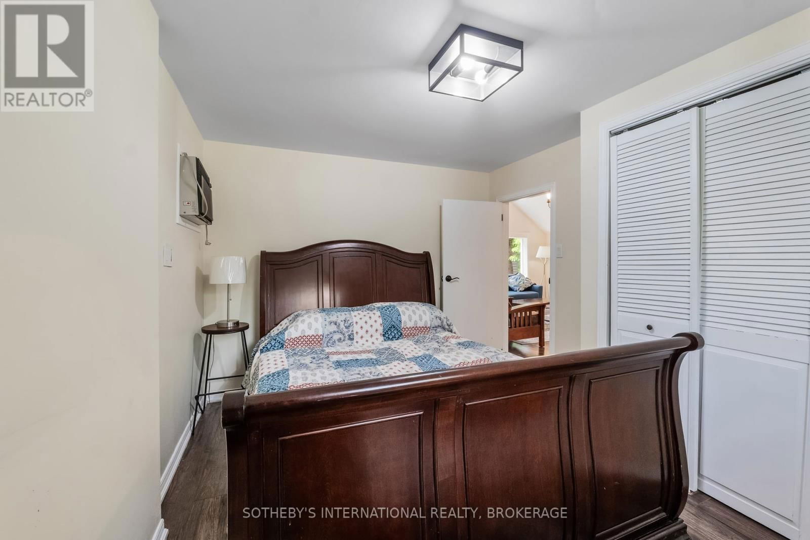 6 CIRCLE STREET Image 16
