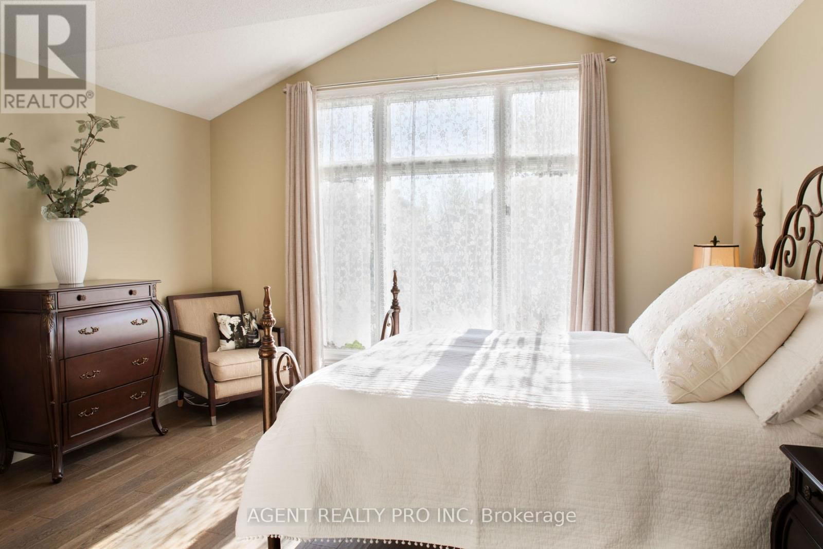55 MORAINE CRESCENT Image 18