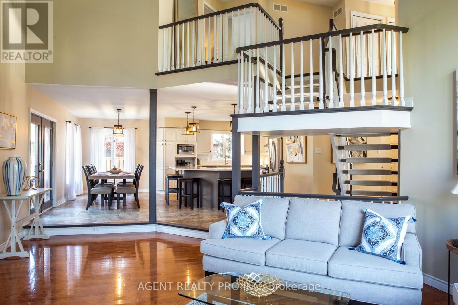 55 MORAINE CRESCENT Image 24