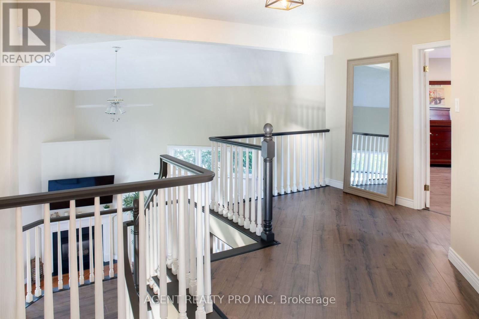55 MORAINE CRESCENT Image 25