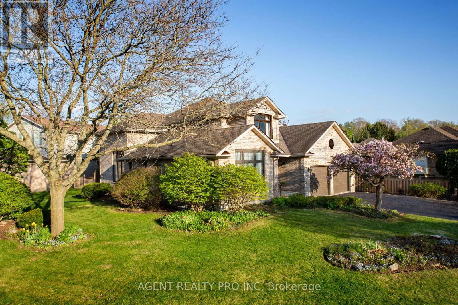 55 MORAINE CRESCENT Image 3
