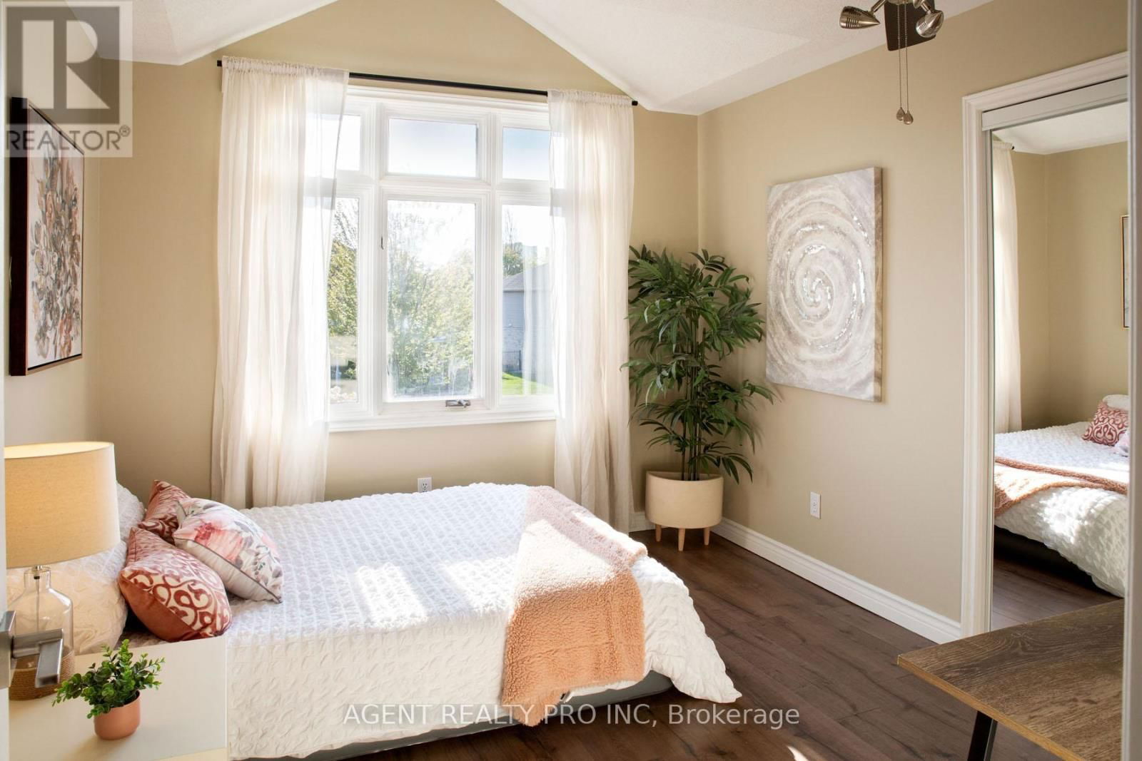 55 MORAINE CRESCENT Image 31