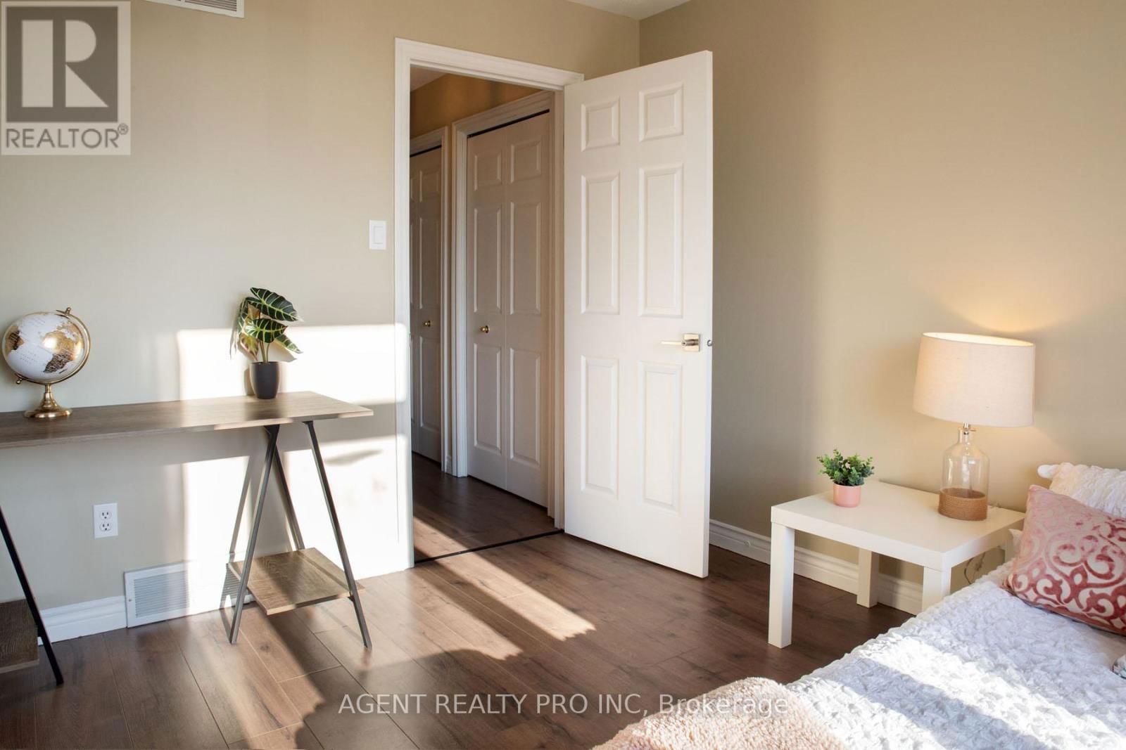 55 MORAINE CRESCENT Image 32