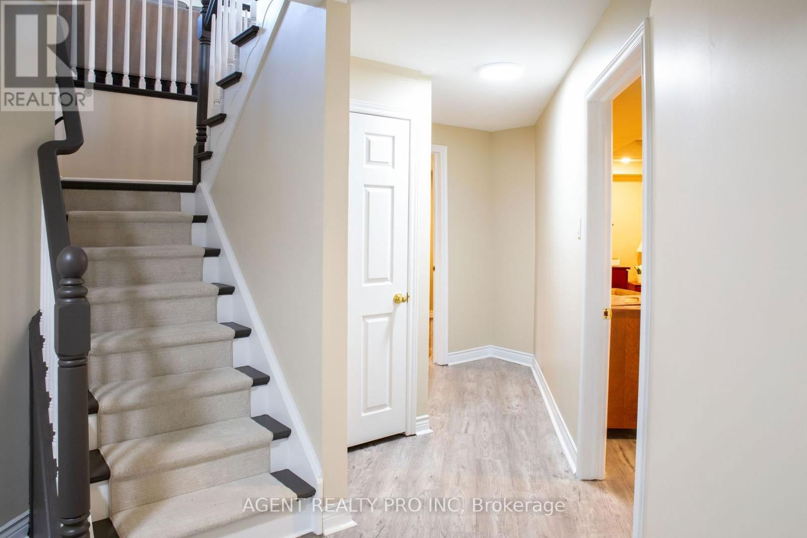 55 MORAINE CRESCENT Image 33