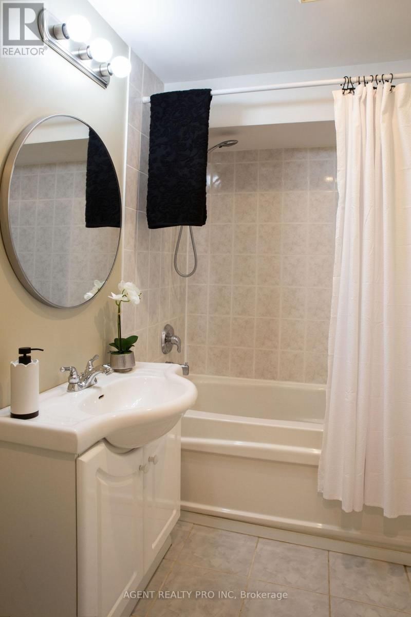 55 MORAINE CRESCENT Image 36