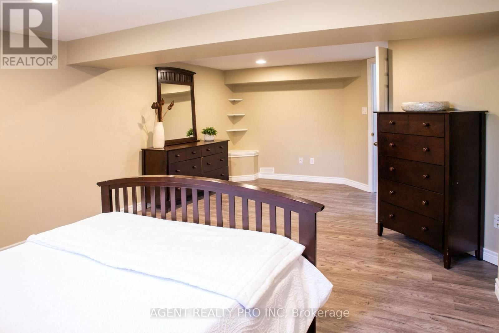 55 MORAINE CRESCENT Image 38