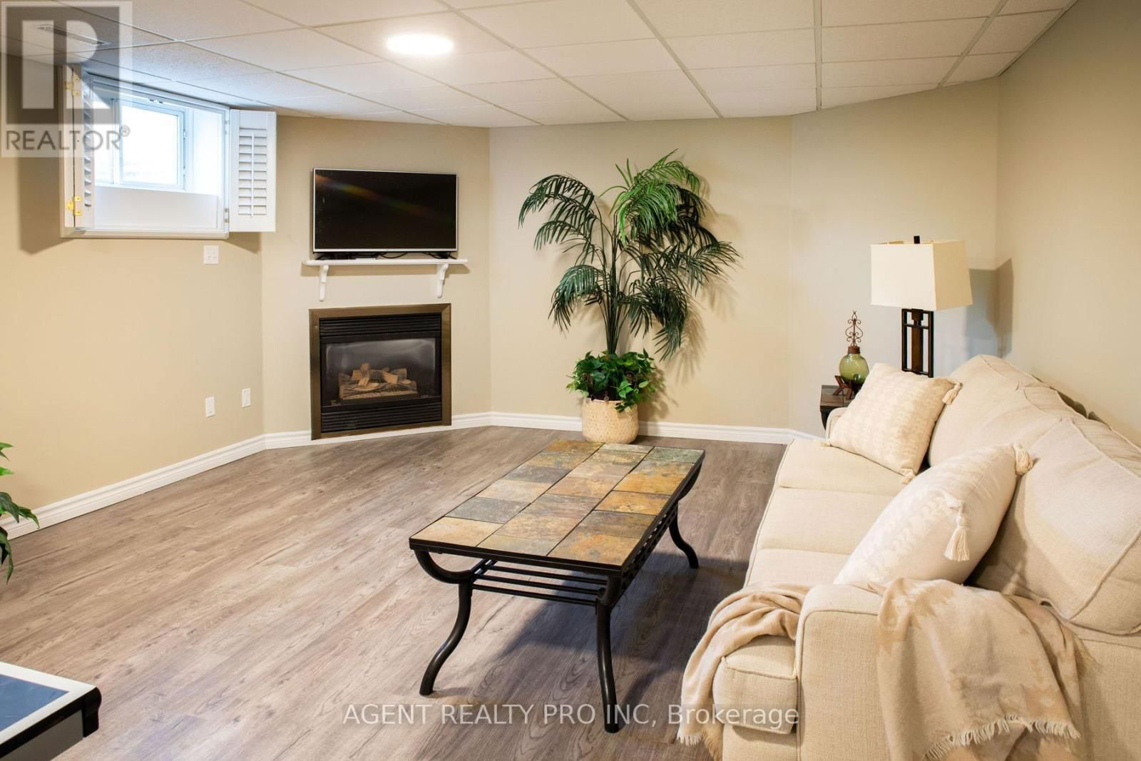 55 MORAINE CRESCENT Image 39