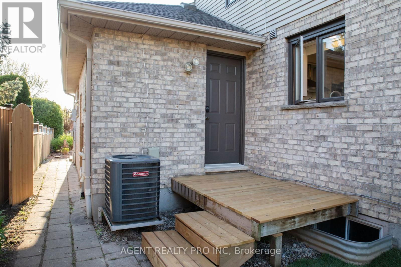 55 MORAINE CRESCENT Image 43