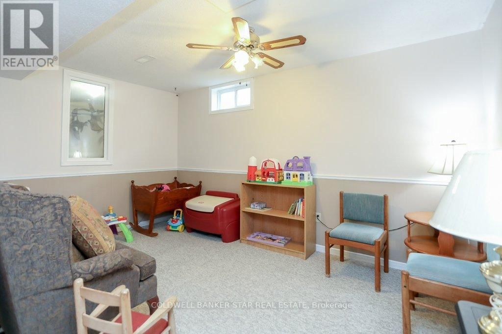 31 SINCLAIR CRESCENT Image 32