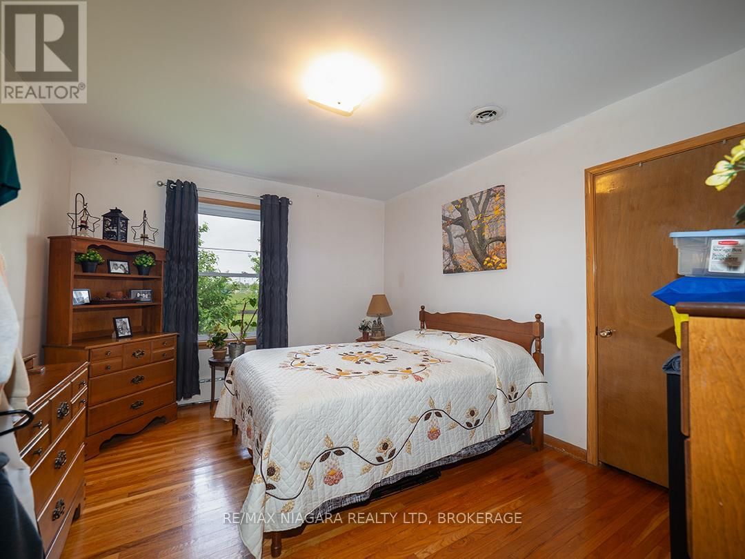 184 CLARKE STREET Image 10