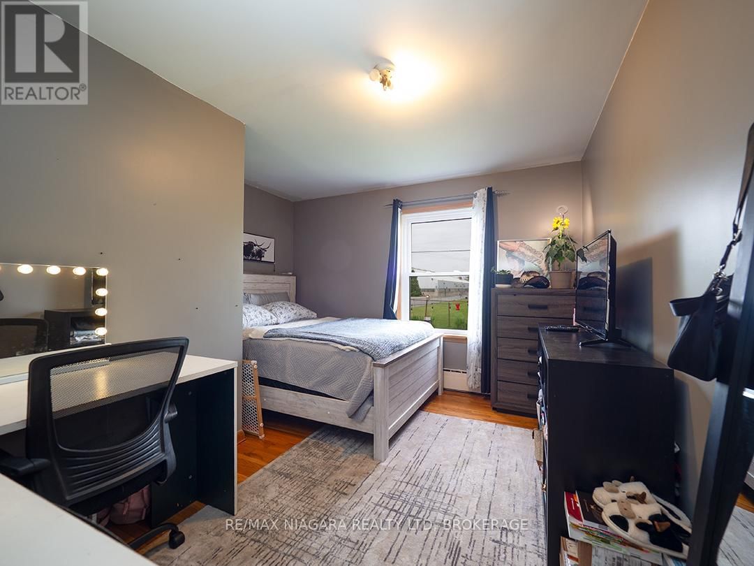184 CLARKE STREET Image 11