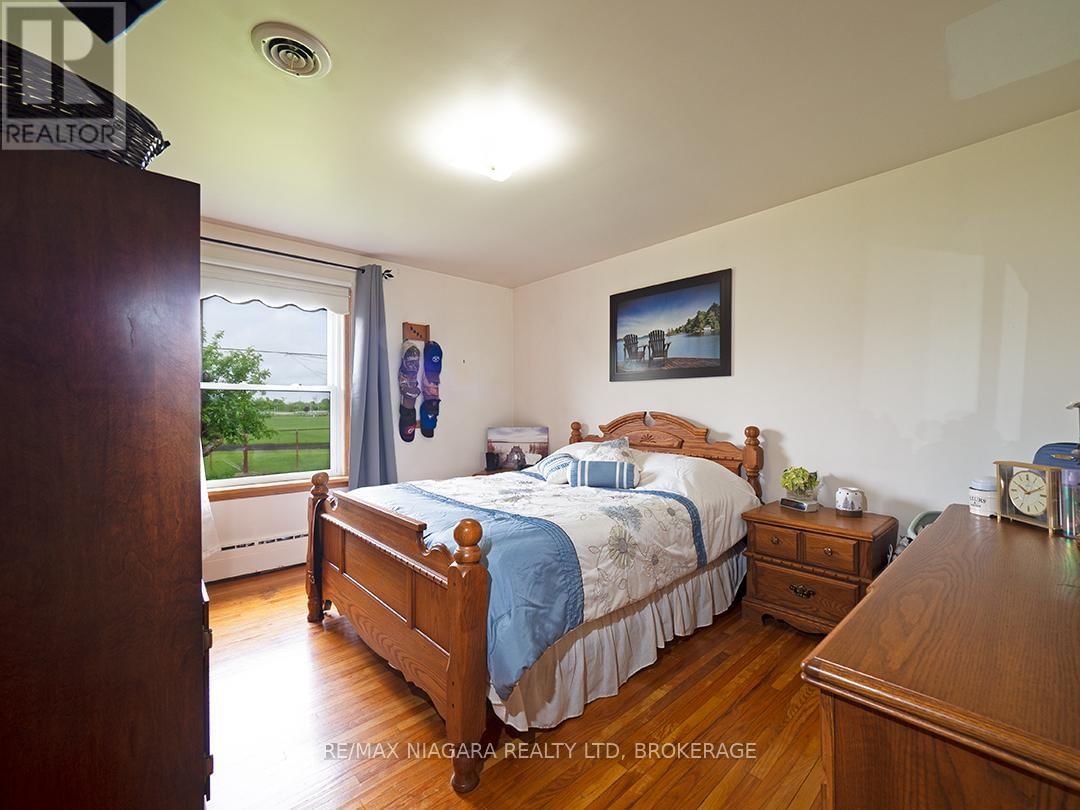 184 CLARKE STREET Image 12
