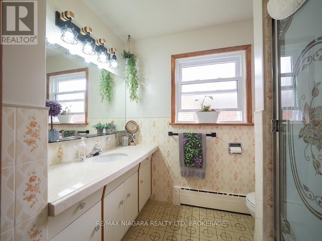 184 CLARKE STREET Image 13