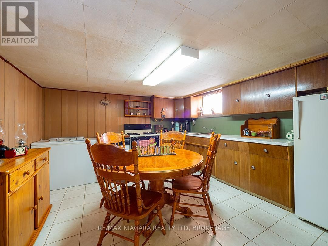 184 CLARKE STREET Image 21