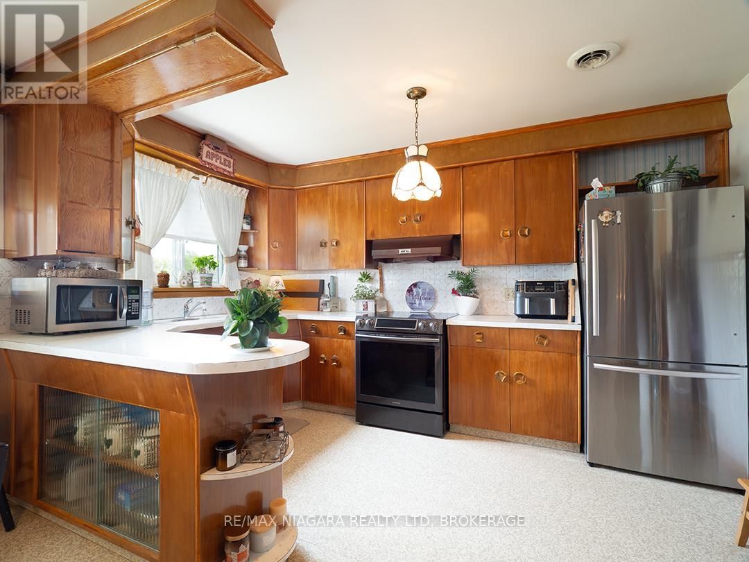 184 CLARKE STREET Image 8