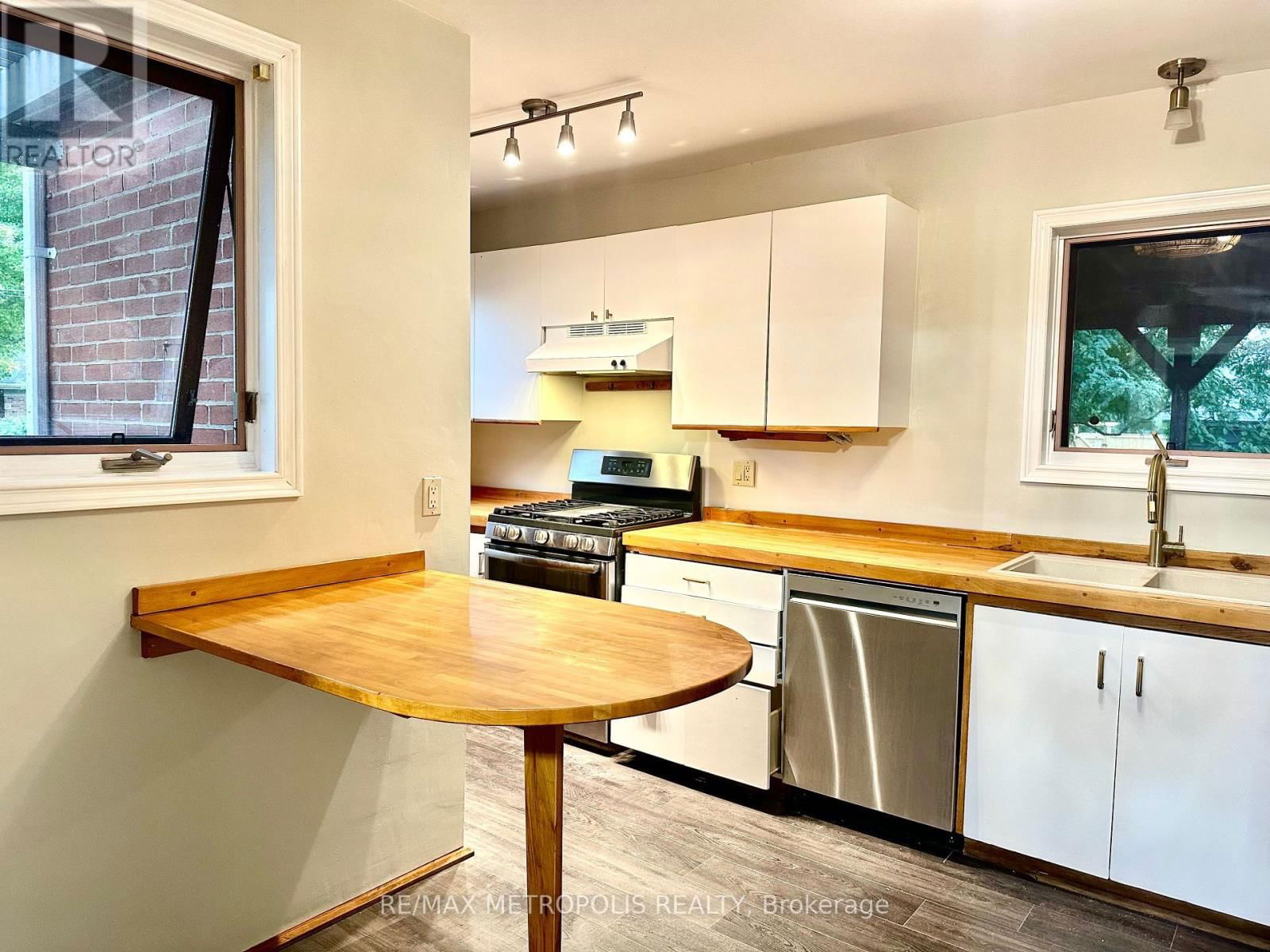 117 QUEENSWAY DRIVE Image 11