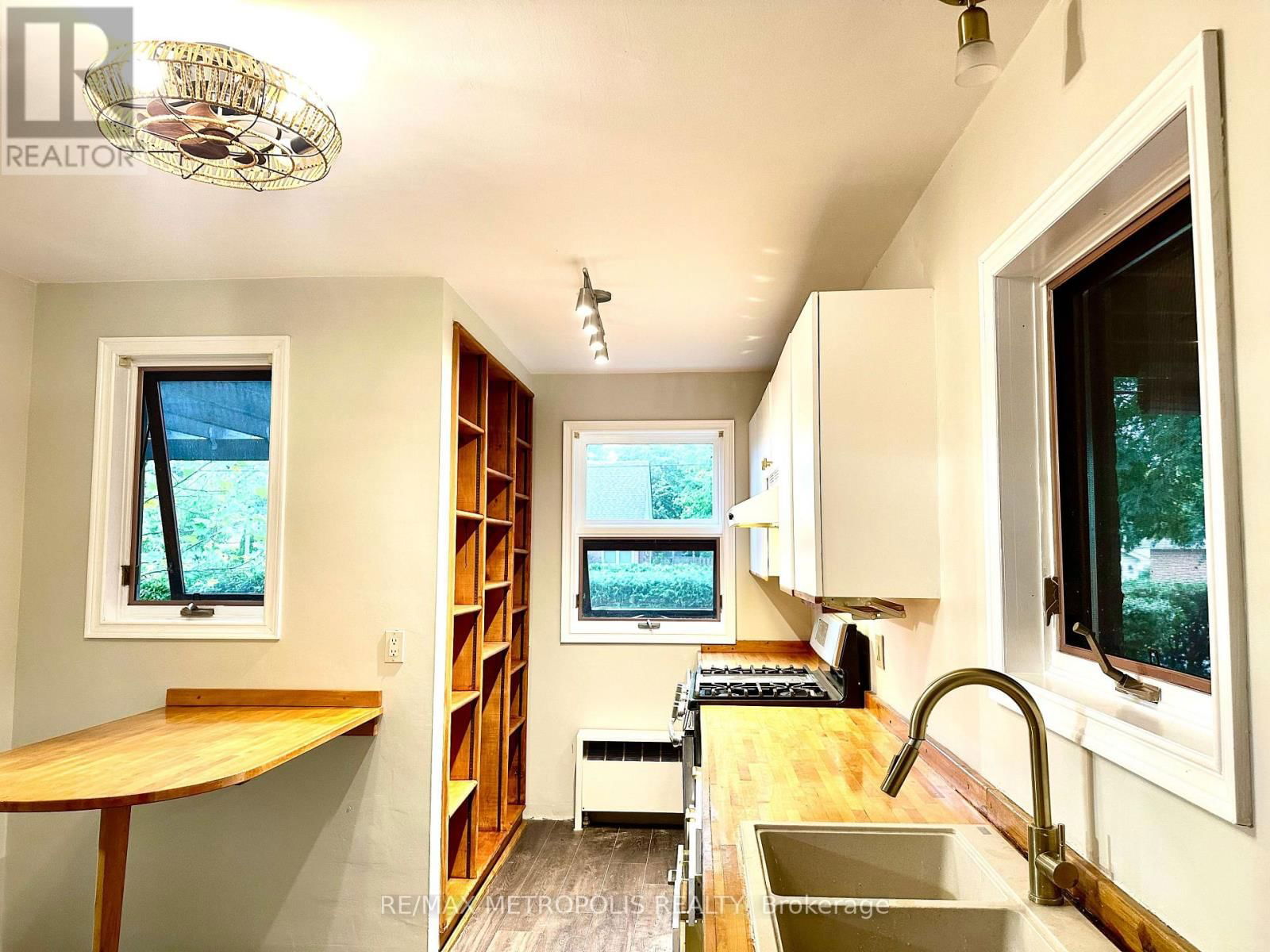 117 QUEENSWAY DRIVE Image 12