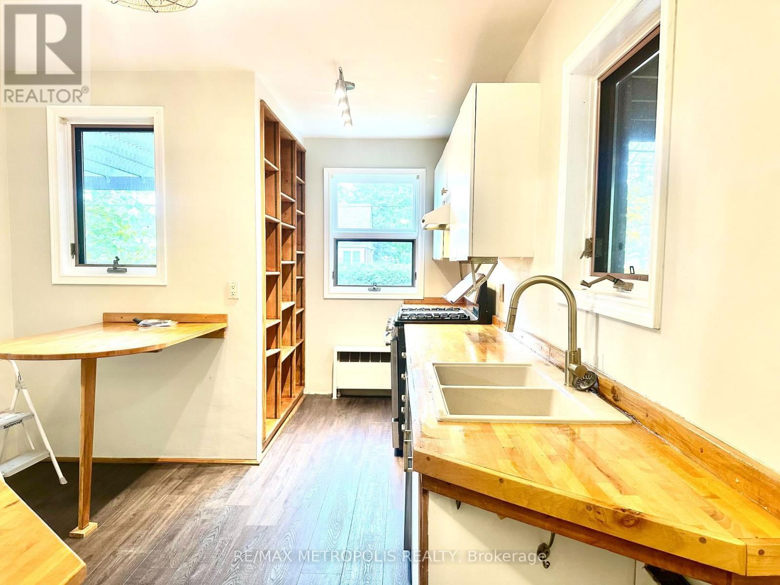 117 QUEENSWAY DRIVE Image 15