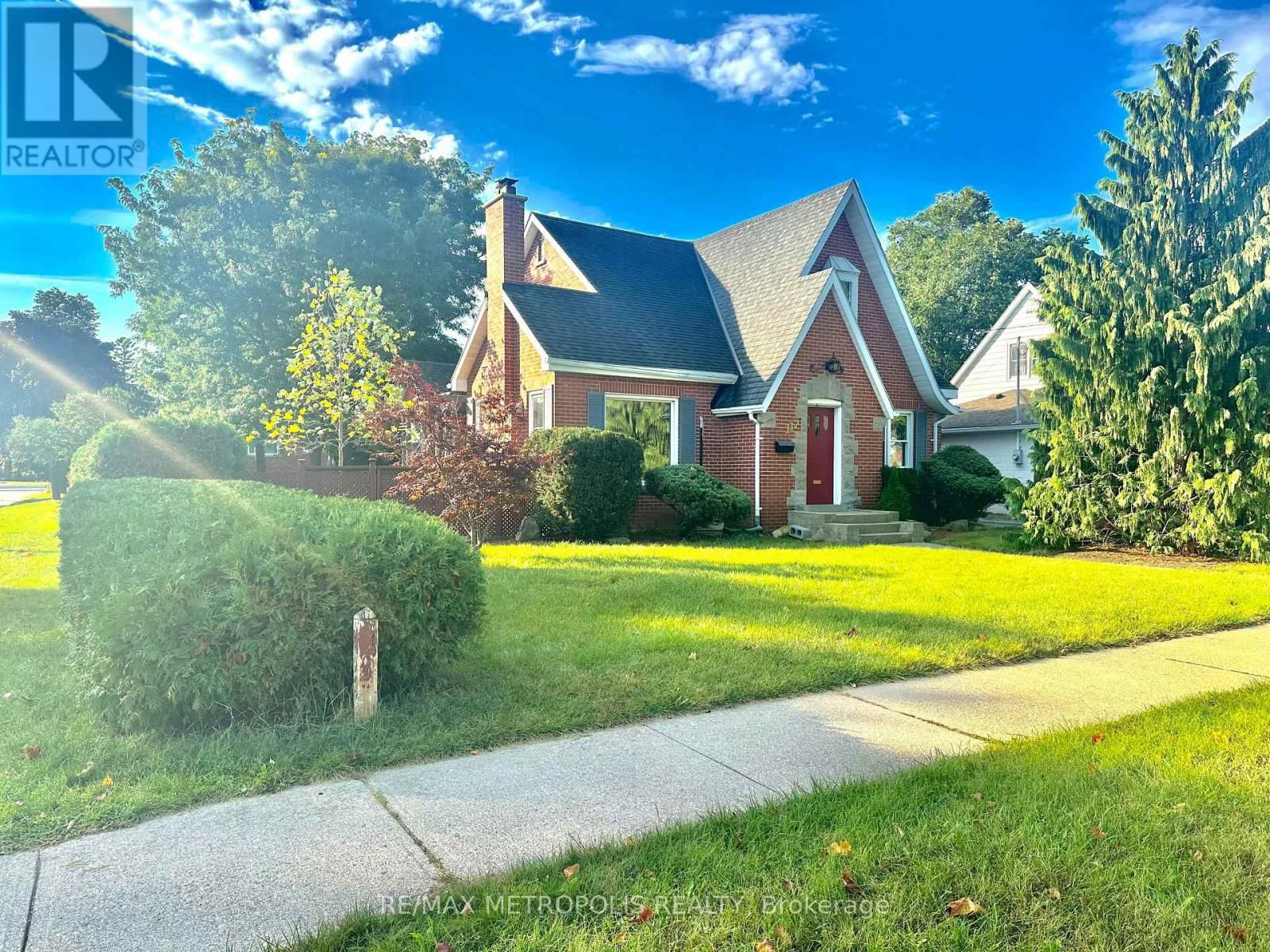 117 QUEENSWAY DRIVE Image 2