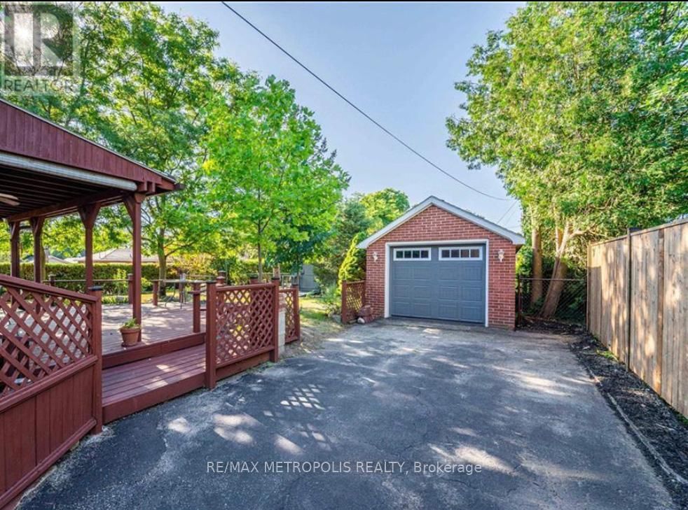 117 QUEENSWAY DRIVE Image 5