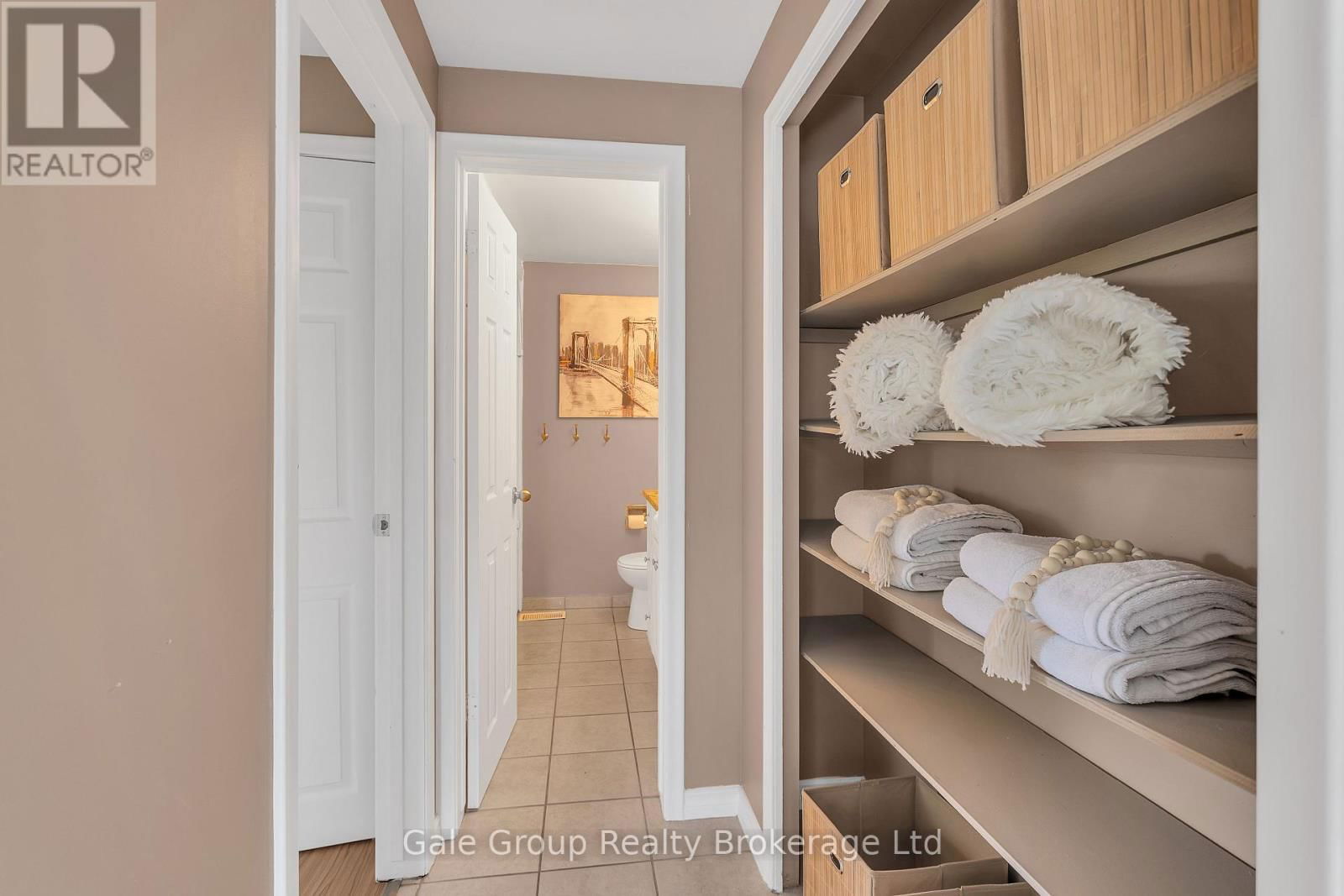 1012B NESBITT CRESCENT SOUTH Image 11
