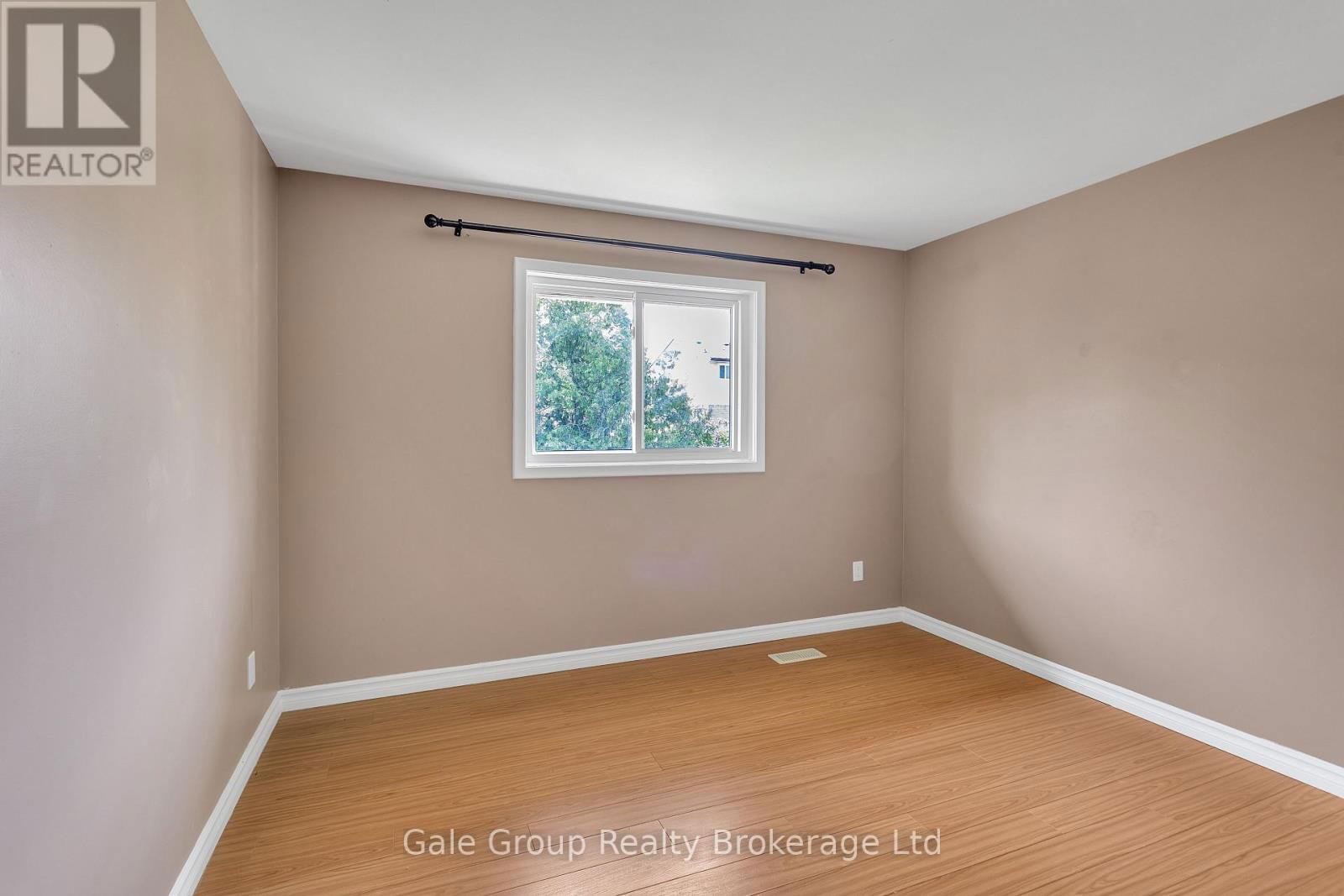 1012B NESBITT CRESCENT SOUTH Image 17