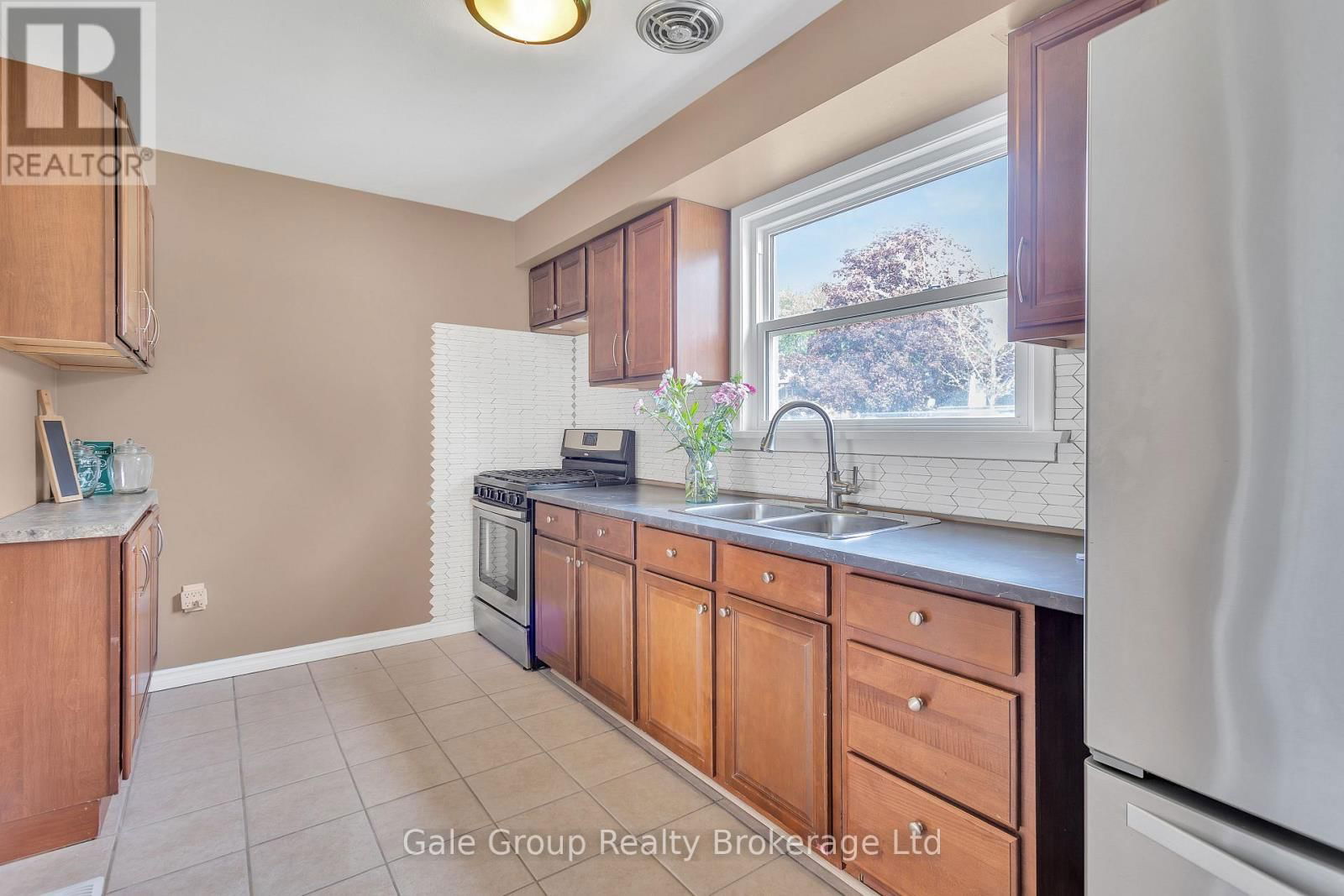 1012B NESBITT CRESCENT SOUTH Image 6