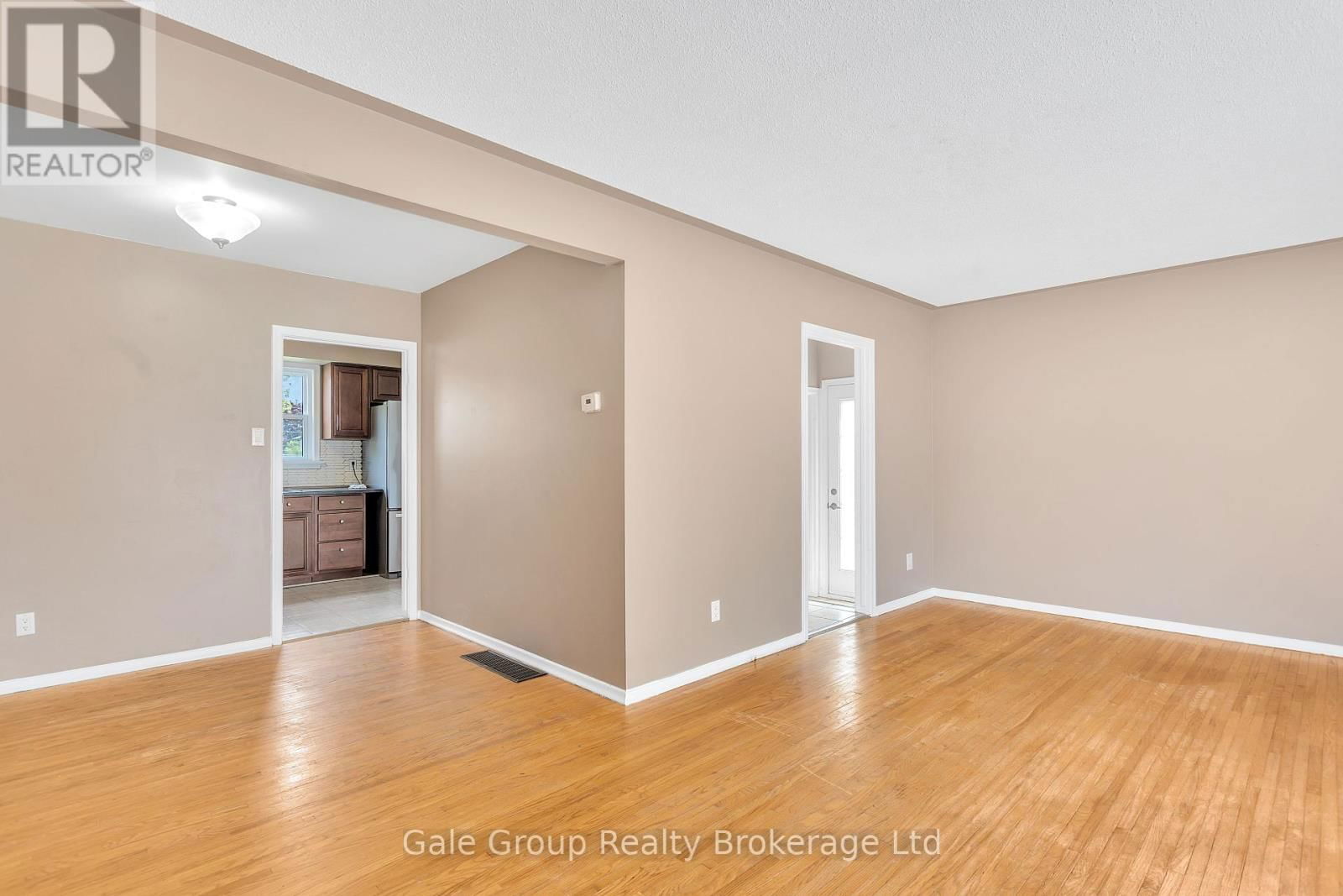 1012B NESBITT CRESCENT SOUTH Image 8