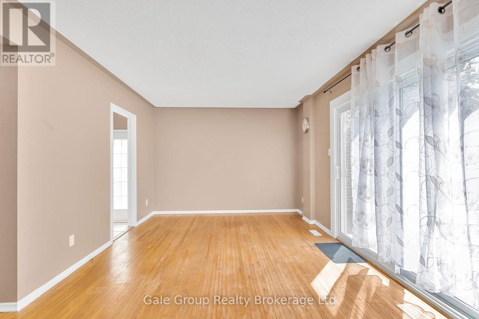 1012B NESBITT CRESCENT SOUTH Image 9